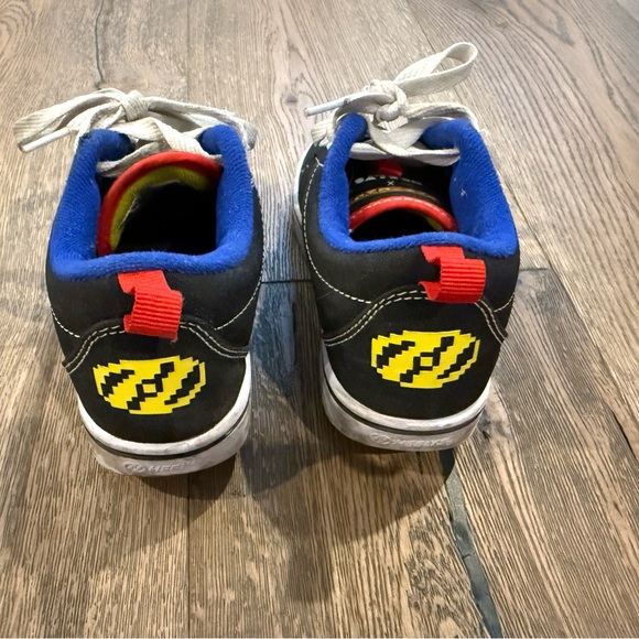Kids Heelys Pac-Man Edition Size 13 Youth - Picture 2 of 6